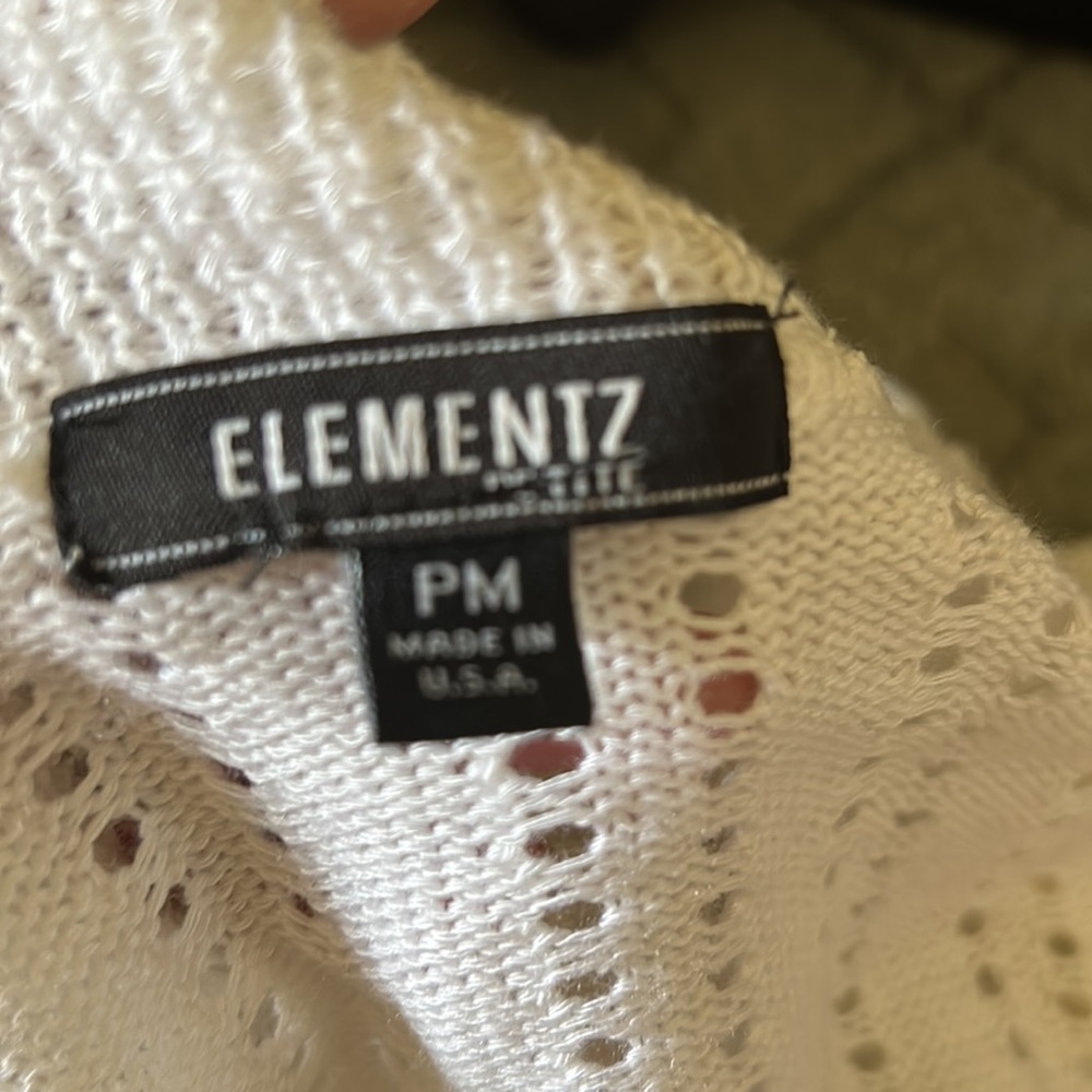 Nwt Woman’s Open Lace Top By Elementz - image 3